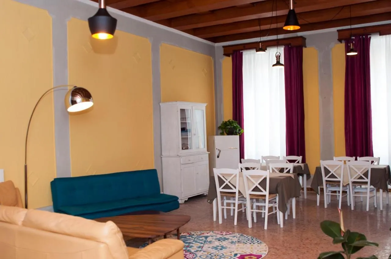 Retro B&B Pisa 3*,  Italia